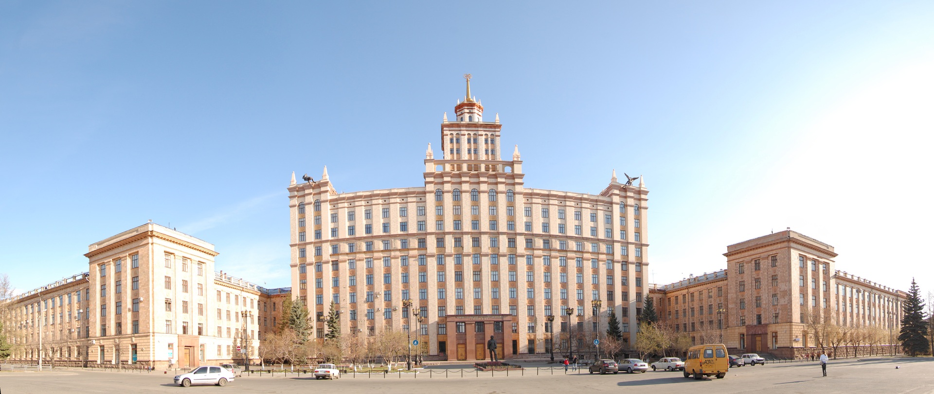 Hauptgebäude der South Ural State University