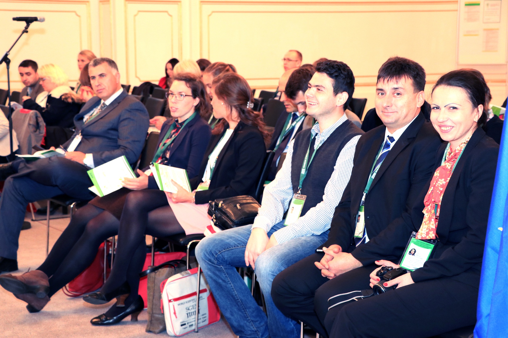 Delegates seated together during a scientific session