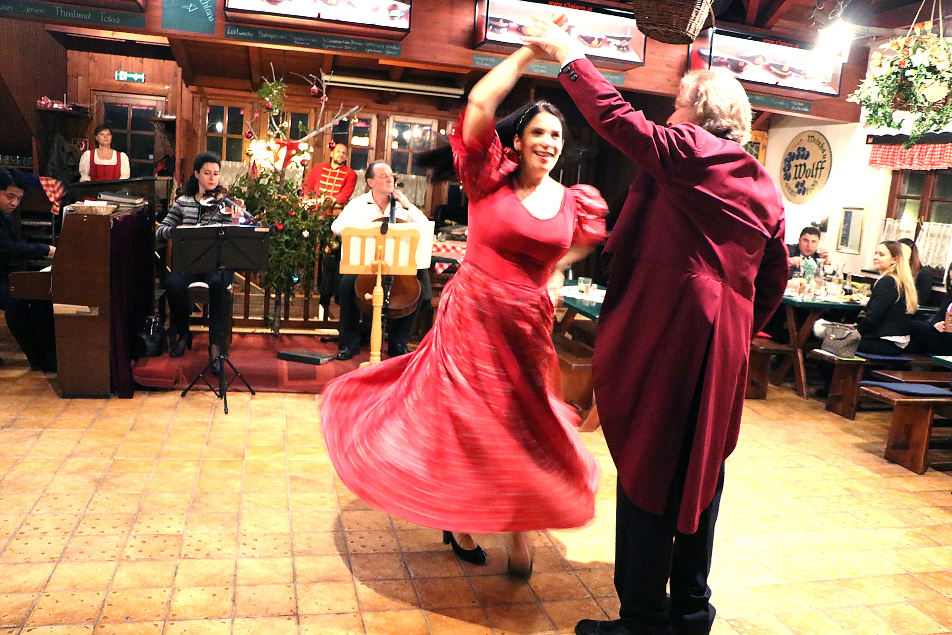 Two dancers performing at a conference dinner