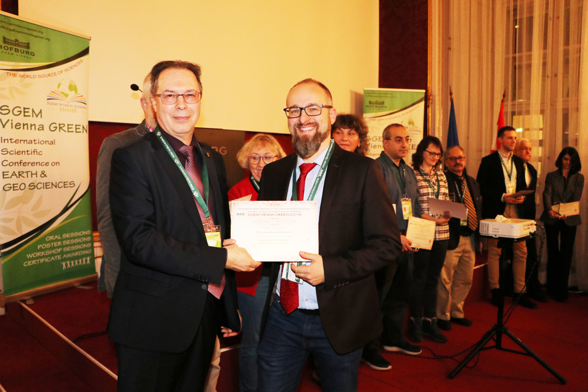 An SGEM Vienna GREEN delegate receiving a certificate