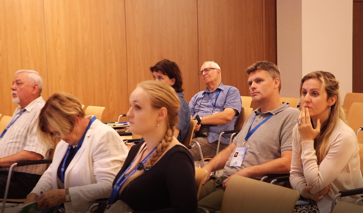 Participants listening during a scientific conference session